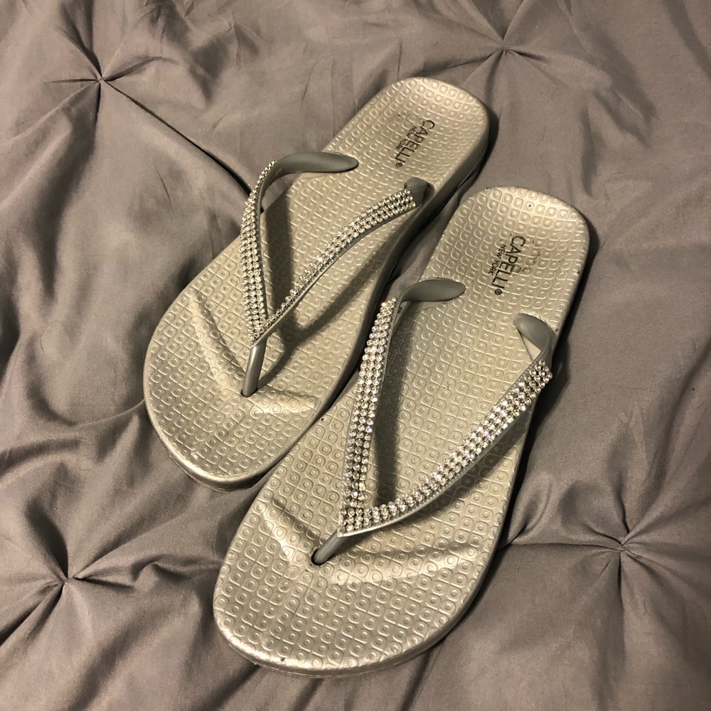 Silver rhinestone flip flops sandals wedding bridesmaid women’s sz 8. Worn once